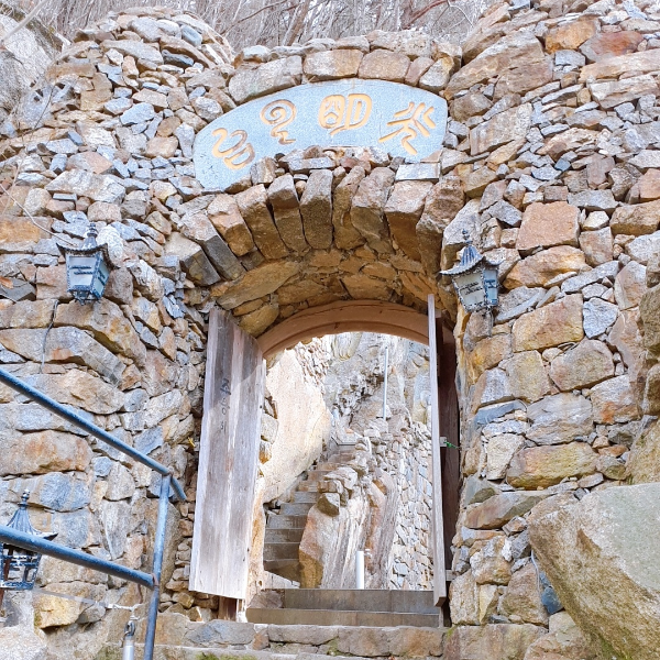 산신각 비로자나불 입구