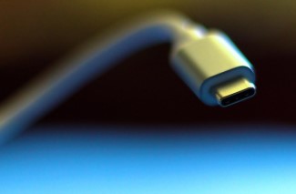 휴대폰 뒤 카드 수납&amp;#44; 무선충전할 때 정말 위험할까? 전문가 경고 총정리