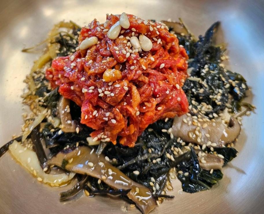 정갈하게 내려온 영천 육회산채비빔밥