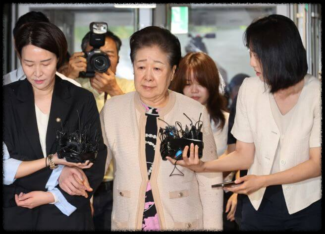 한학자 총재 자진출석