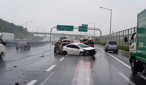 빗길 과속으로 인한 사고