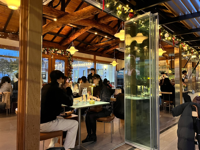 칠링더 데이 내부 모습