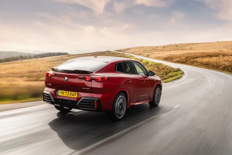 BMW iX2 eDrive20 이미지