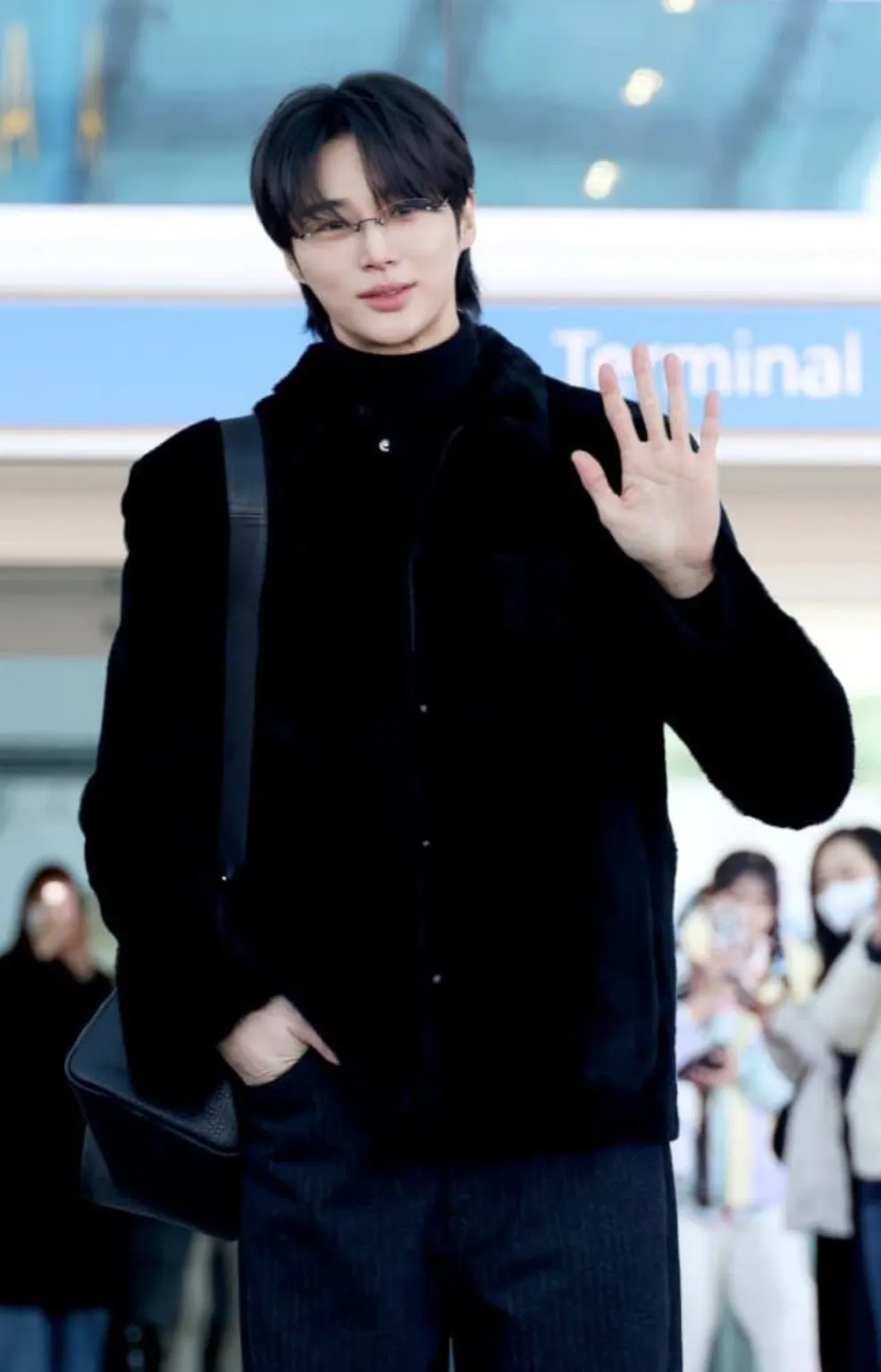 프라다변우석, 변우석프라다백팩, 프라다백팩가격, 프라다남자백팩, 프라다백팩아울렛, 변우석프라다착용샷, 프라다리나일론백팩, 프라다백팩코디, 변우석공항패션프라다, 변우석패션, 변우석인스타그램, 변우석가방, 남자명품백팩추천, 프라다백팩후기, 프라다공식스토어, 프라다신상백팩, 프라다아울렛가격, 프라다명품가방, 2025프라다백팩, 남자백팩브랜드