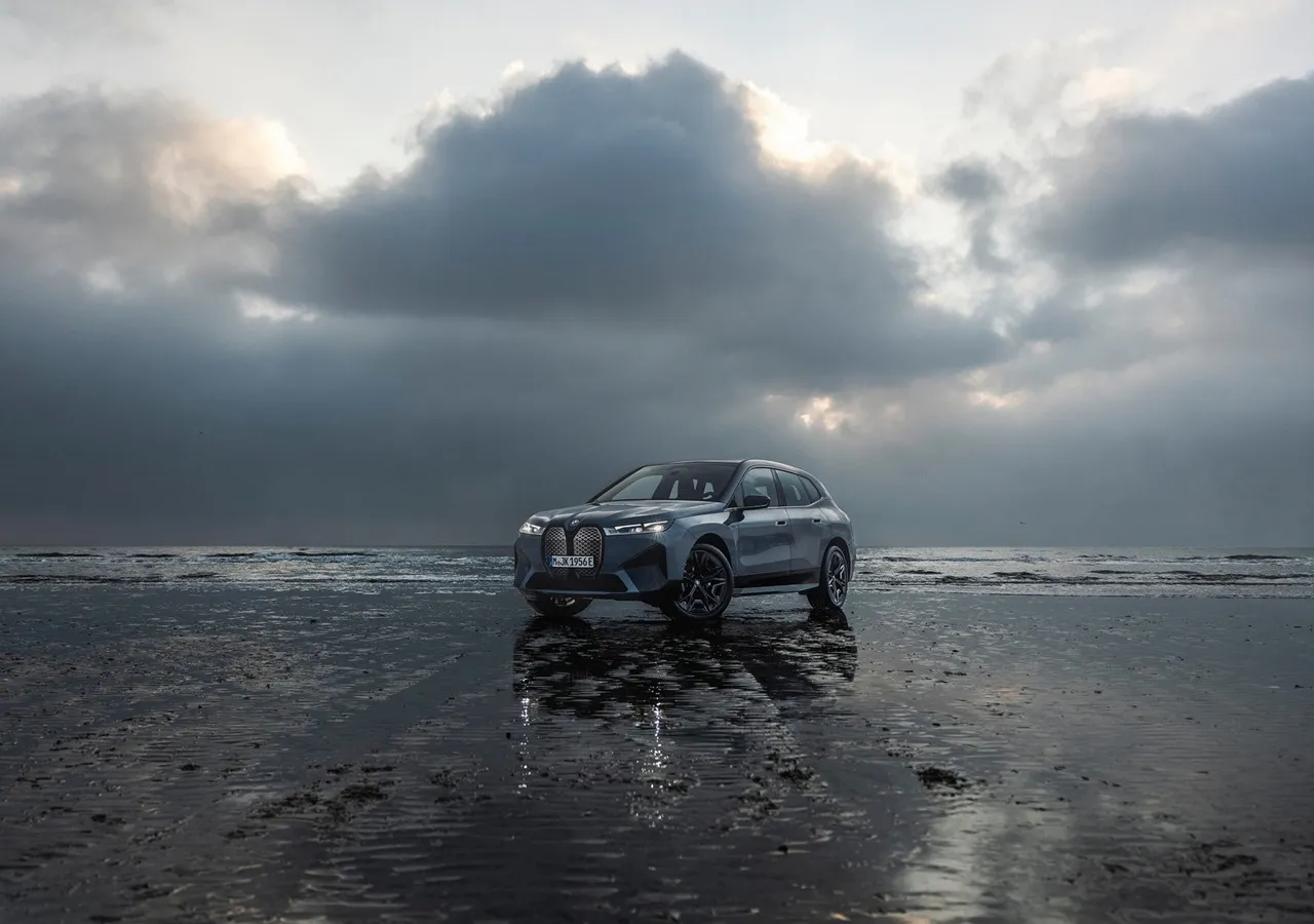 BMW IX M60 차량 이미지