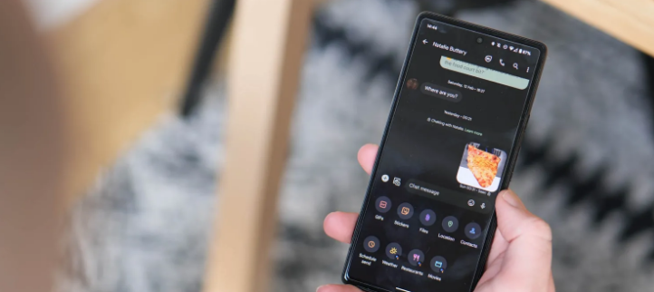 Google Messages는 음성 메모 전사 기능과 전체 이모티콘 반응 기능을 도입(이미지출처-9to5google)