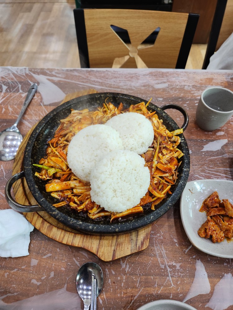 돌판오징어볶음