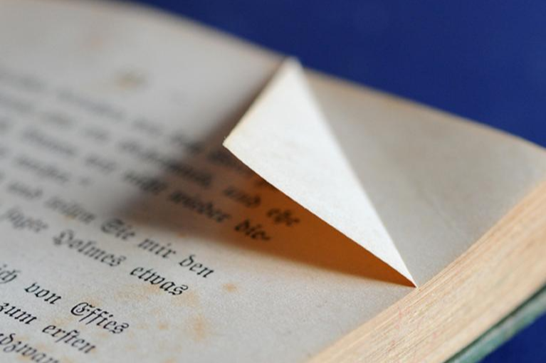 중요한 부분들은 페이지의 한쪽 귀퉁이를 접어놓았으니 접힌 부분을 중심으로 읽어가면 된다.