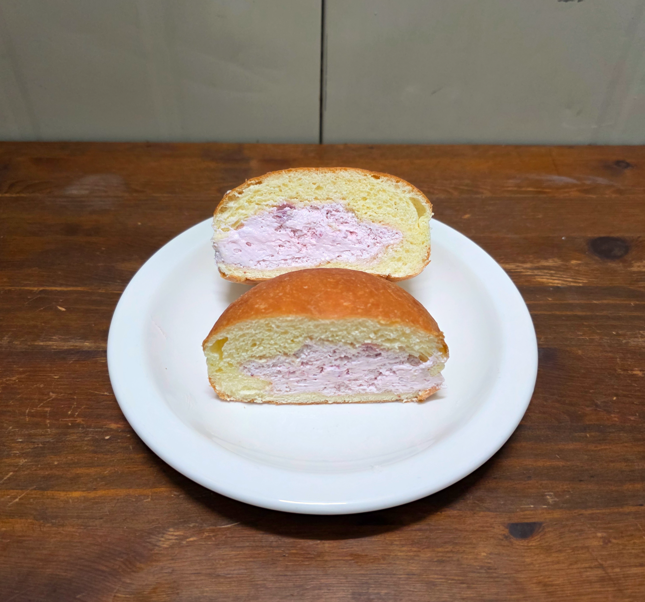 gs25신상서울우유딸기크림도넛