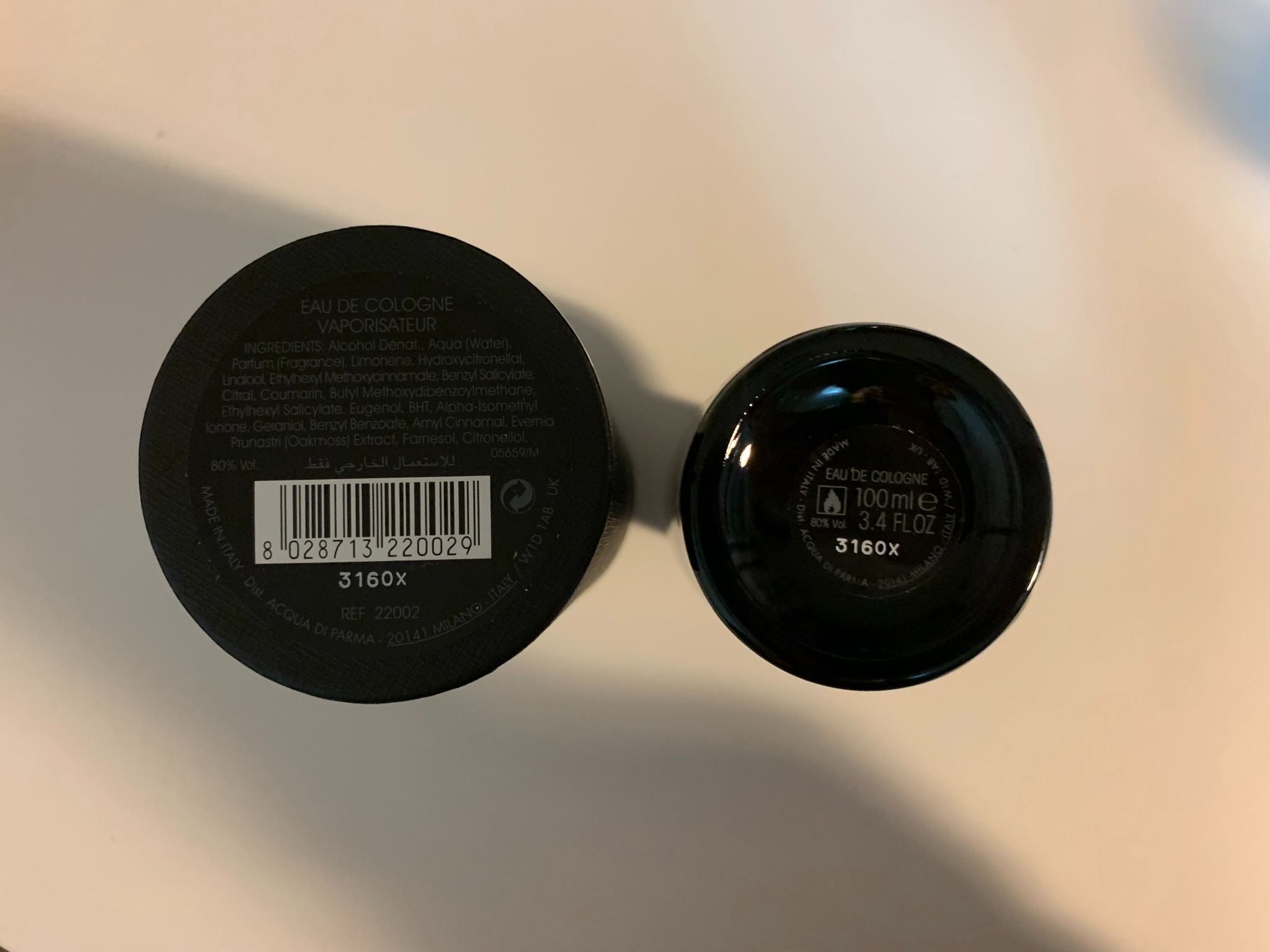 아쿠아디파르마-에센자-우디향수-시트러스우디향수-여름향수-블랙-향수보틀-표시