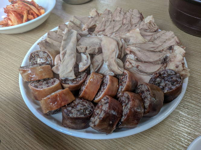 순대와머릿고기와김치