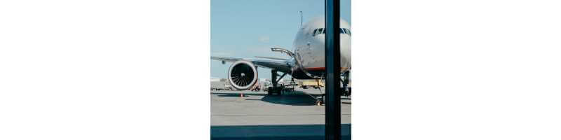 창-밖으로-바라본-비행기