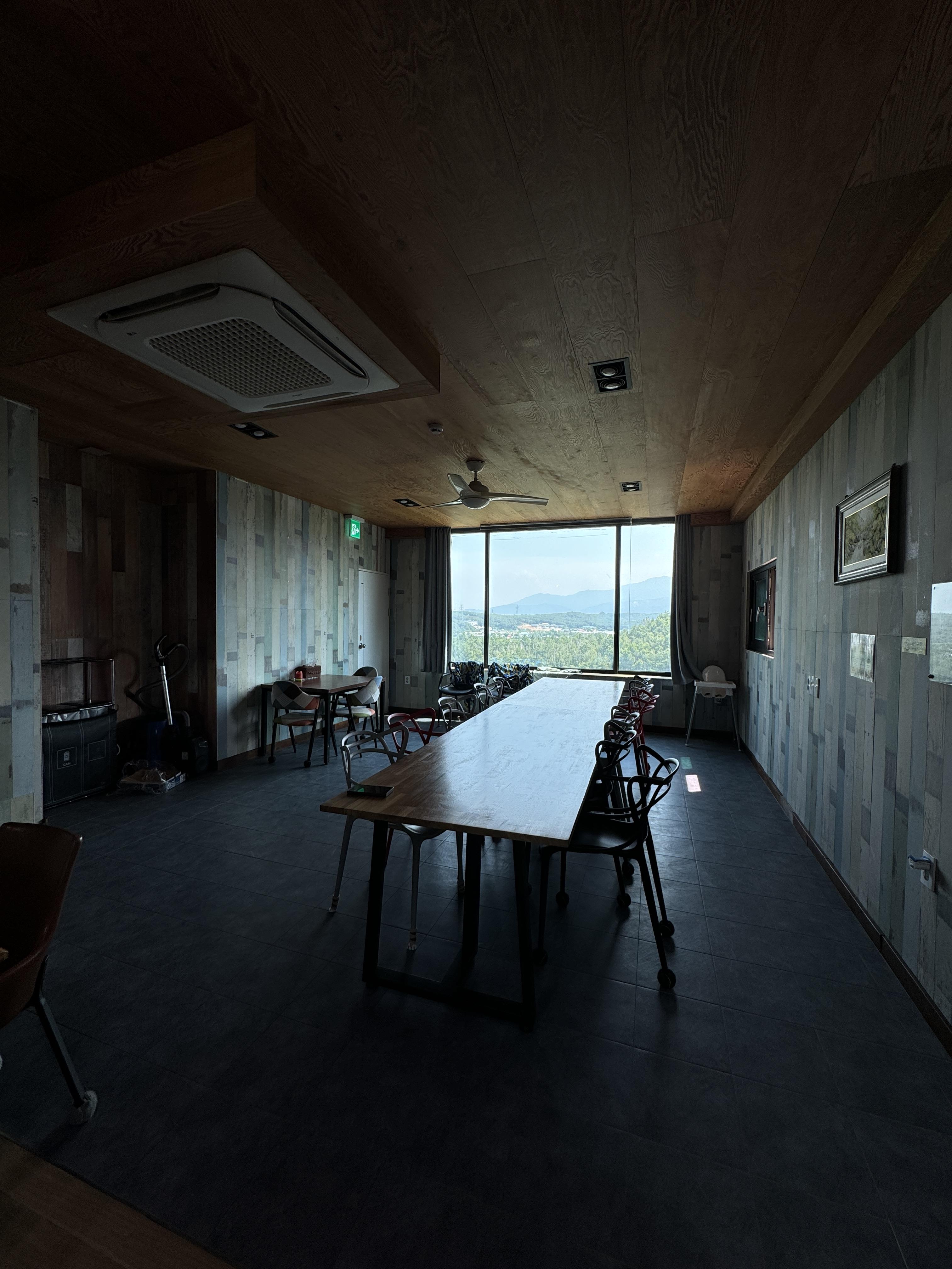 고성-티티펜션-1층-식사공간