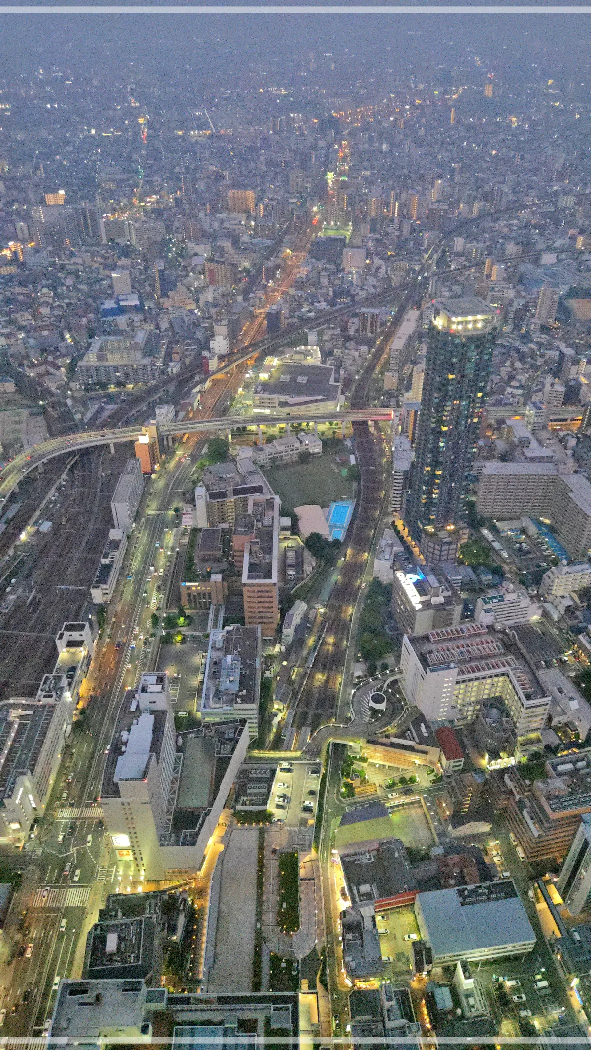 일본-오사카-하루카스300-전망대-불이-하나씩-들어오는-오사카