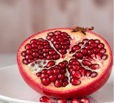 여성 갱년기에 좋은 음식인 석류