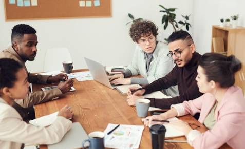 꿈에서 회사 동료와 싸웠다? 꿈해몽 꿈해석