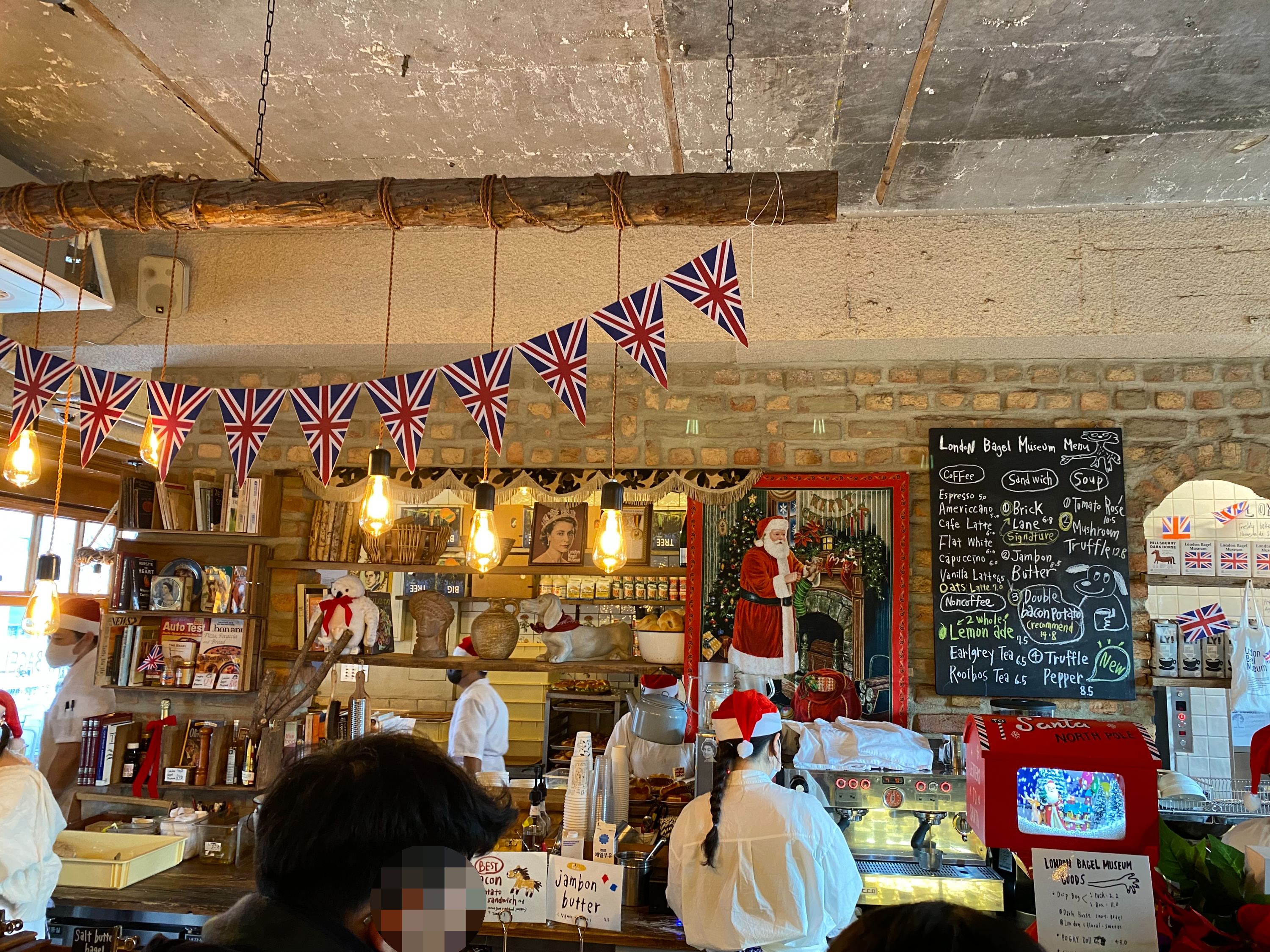 런던베이글뮤지엄 안국점 인테리어