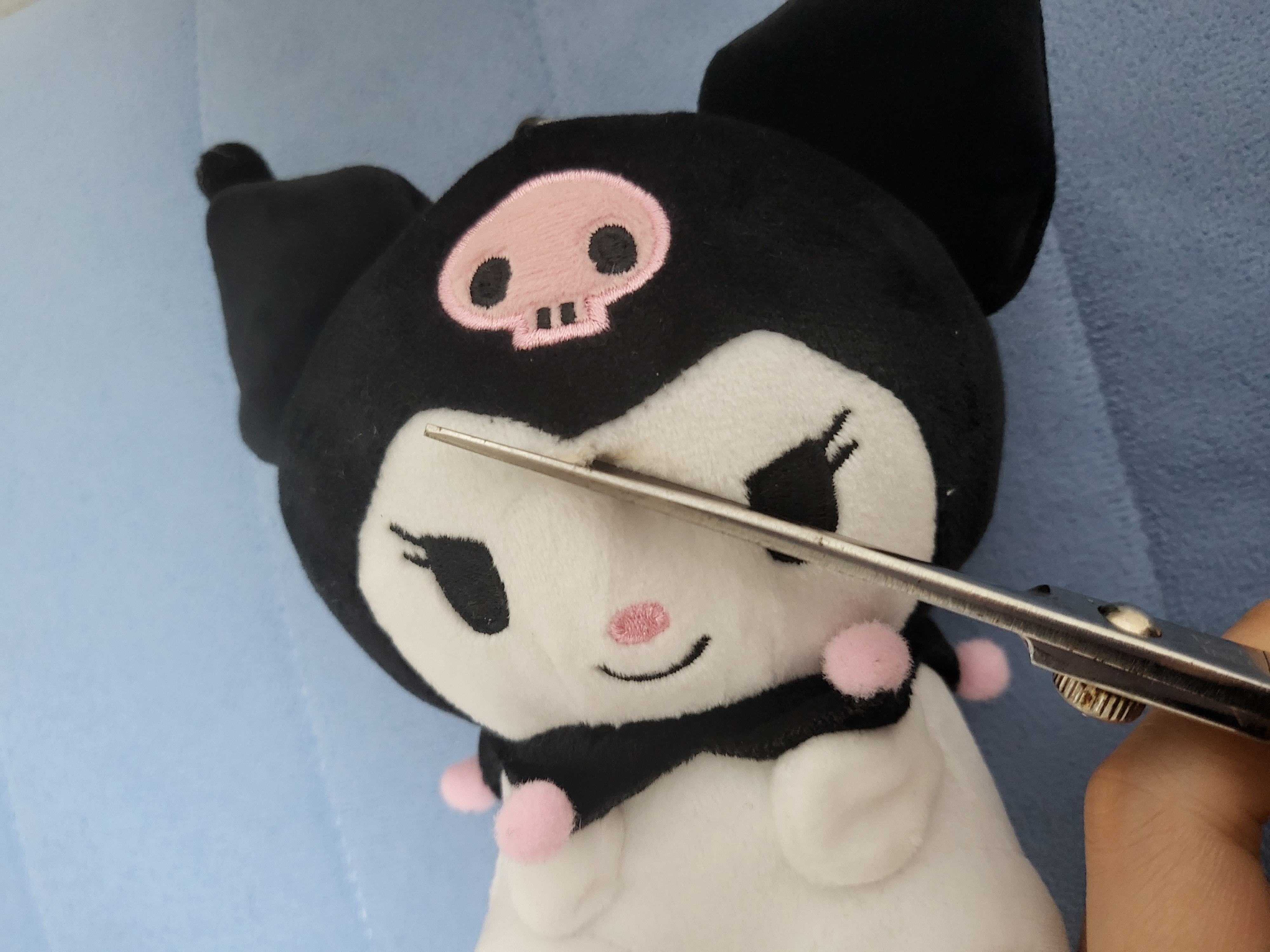  그다음 가위로 라인따라 도려내는 걸 추천한다. 천이 생각보다 질기다.