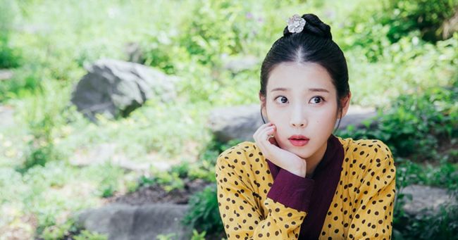 아이유-이선균-거품맥주-재회