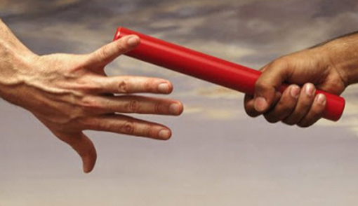 계주-바톤을-주고받는손