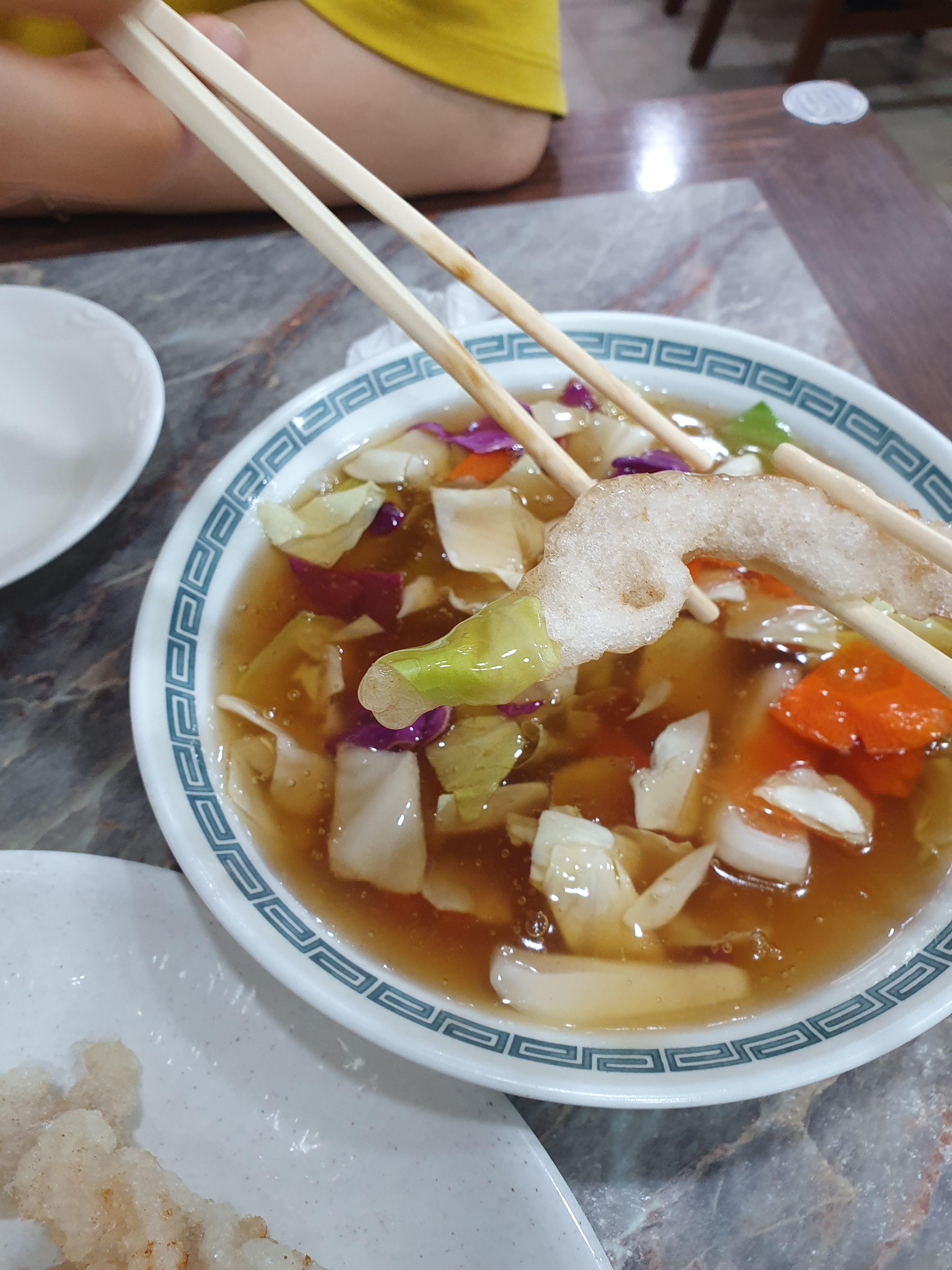 소스에 많이 들어간 야채와 같이 찍고 싸서 먹었는데.. 아주 일품입니다.