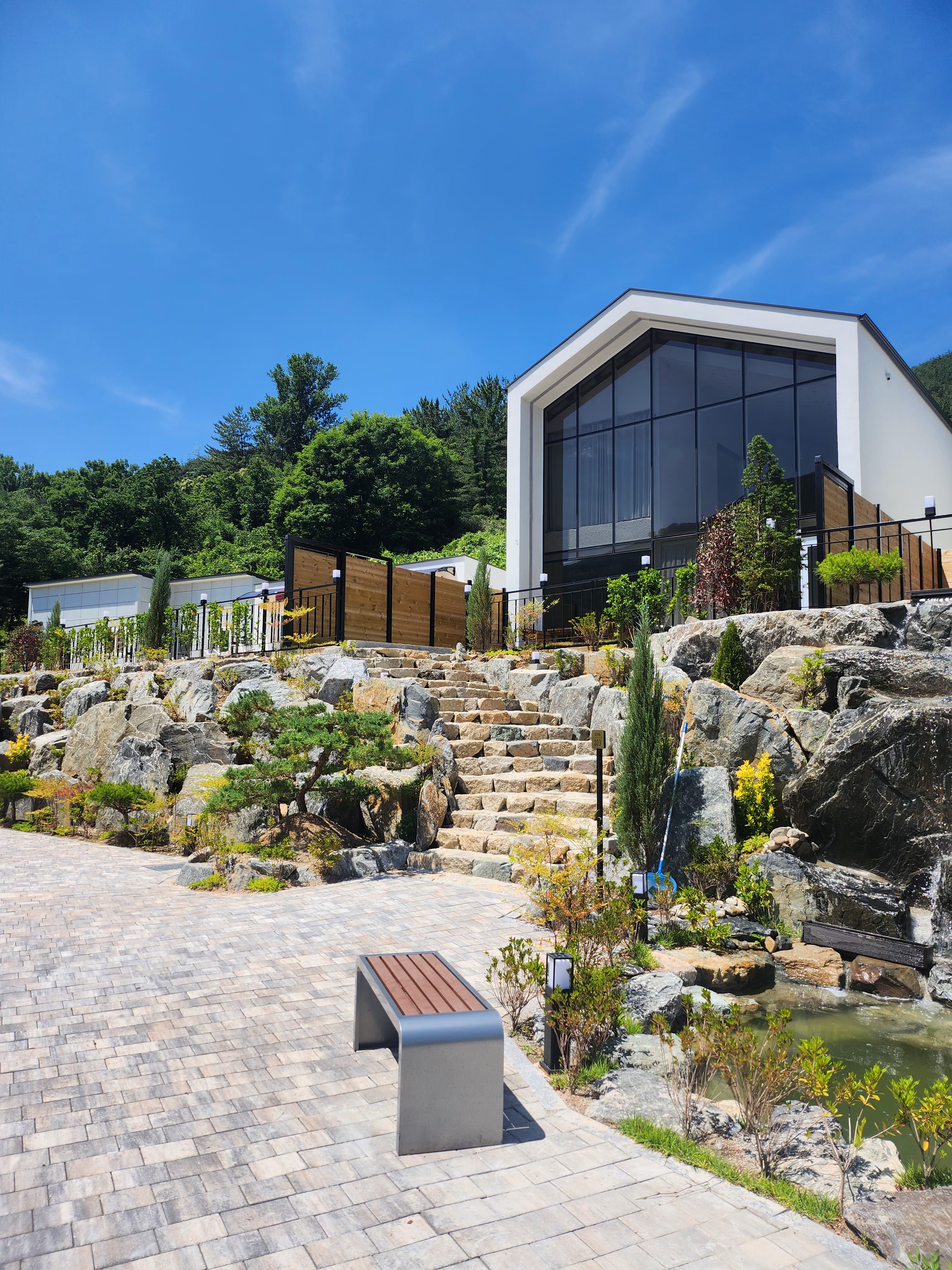 엘담스테이 외관 사진