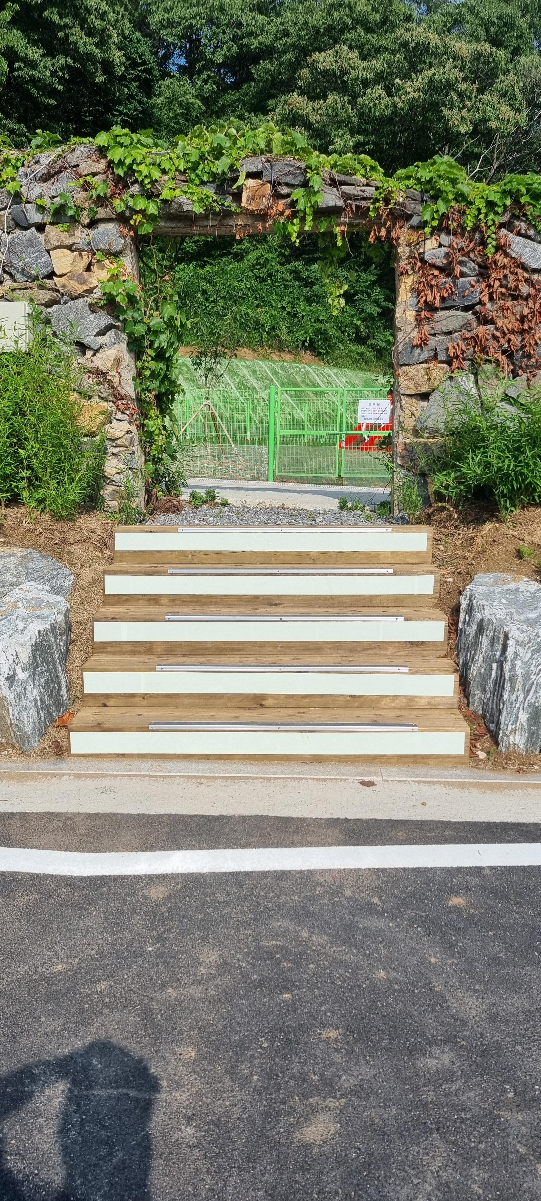 율동공원캠핑장 반려견 놀이터 입구