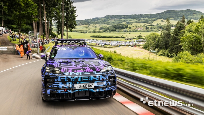 포르쉐 카이엔 일렉트릭 프로토타입.