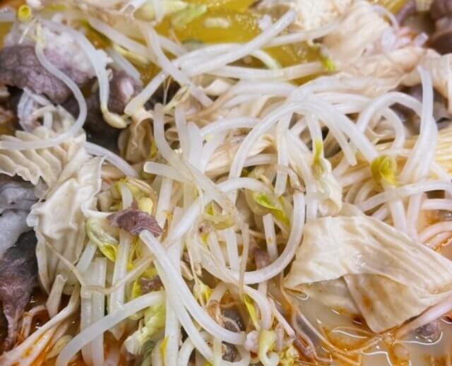 숙주가-풍성하게-들어간-마라탕