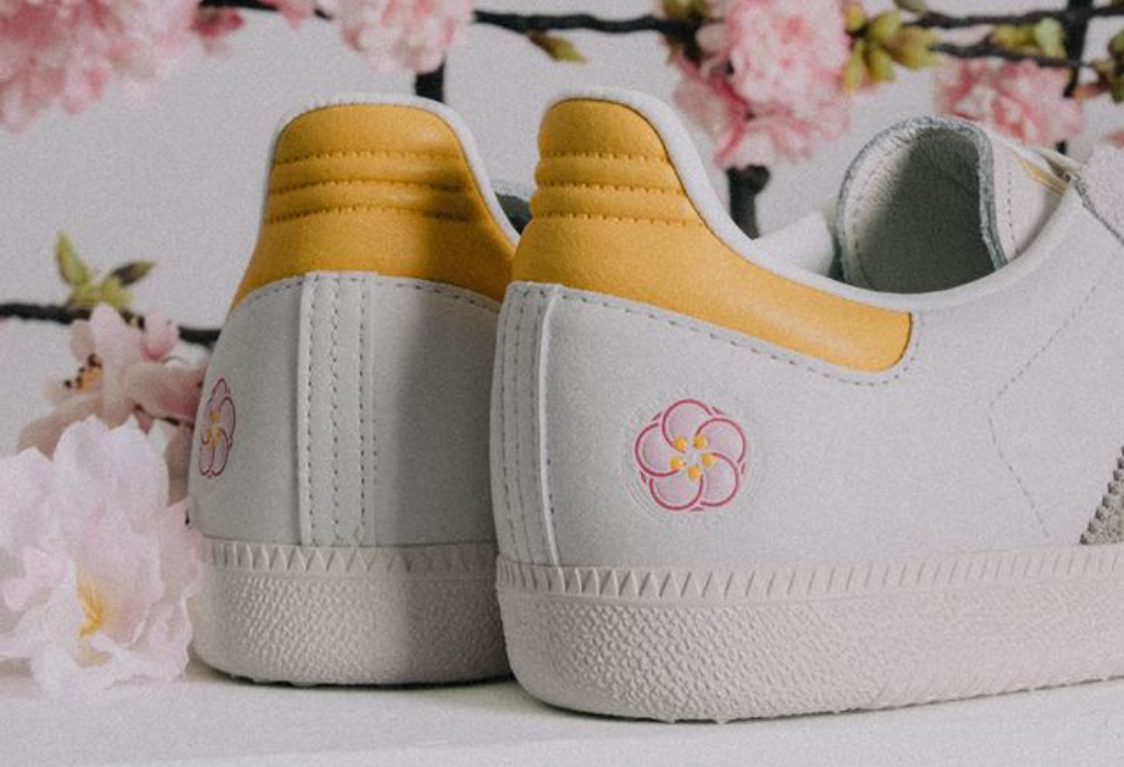 카시나 아디다스(Adidas) 협업