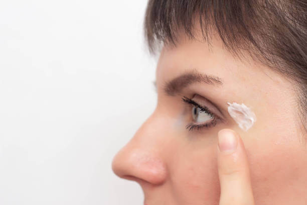 세비타비겔는 여드름 치료제 연고입니다. 세비타비겔 가격과 기본정보, 성분, 도포할때 주의사항 등 꼼꼼하게 체크래보시기 바랍니다.