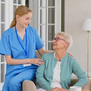 가족요양보호사 vs. 일반 요양보호사, 급여와 자격 조건 비교