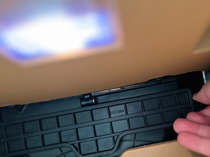 커버 고정장치(엄지/검지로 누르는 방식)