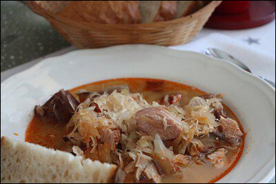 양배추와 햄이 많이 들어간 수프