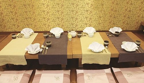 동서양 테이블 매너 중 어른과 아이가 함께 식사할 때의 예절