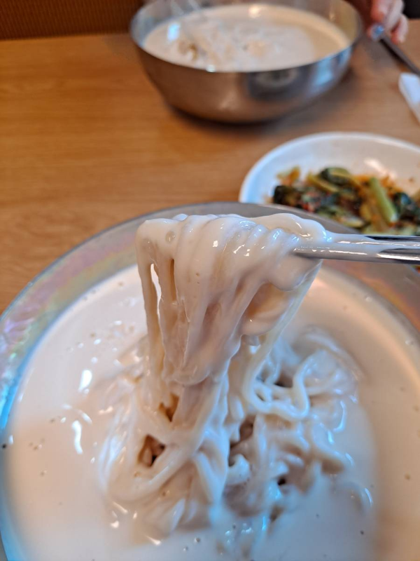 밀밭 콩국수 한젓가락