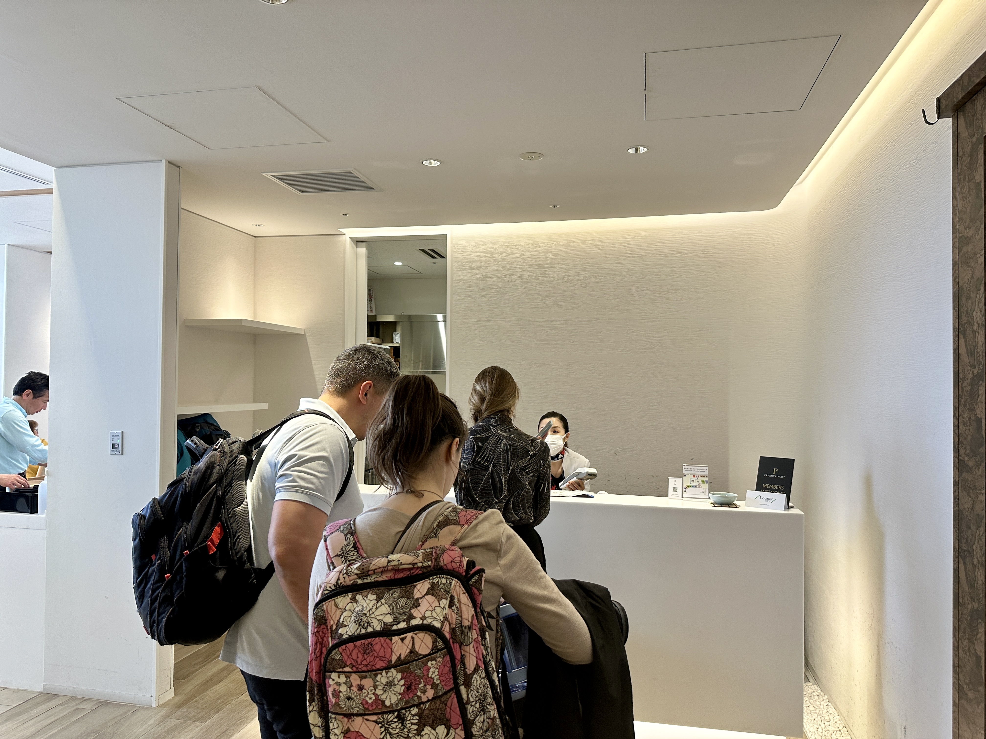 나리타 라운지 입장 대기줄