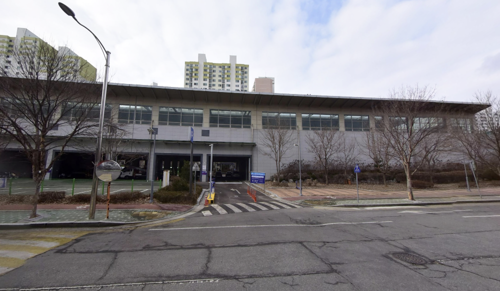 원인재역 주차장 입구