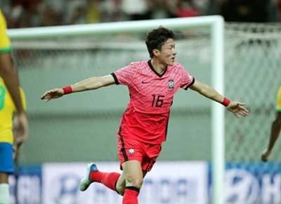 황의조 선수 사진