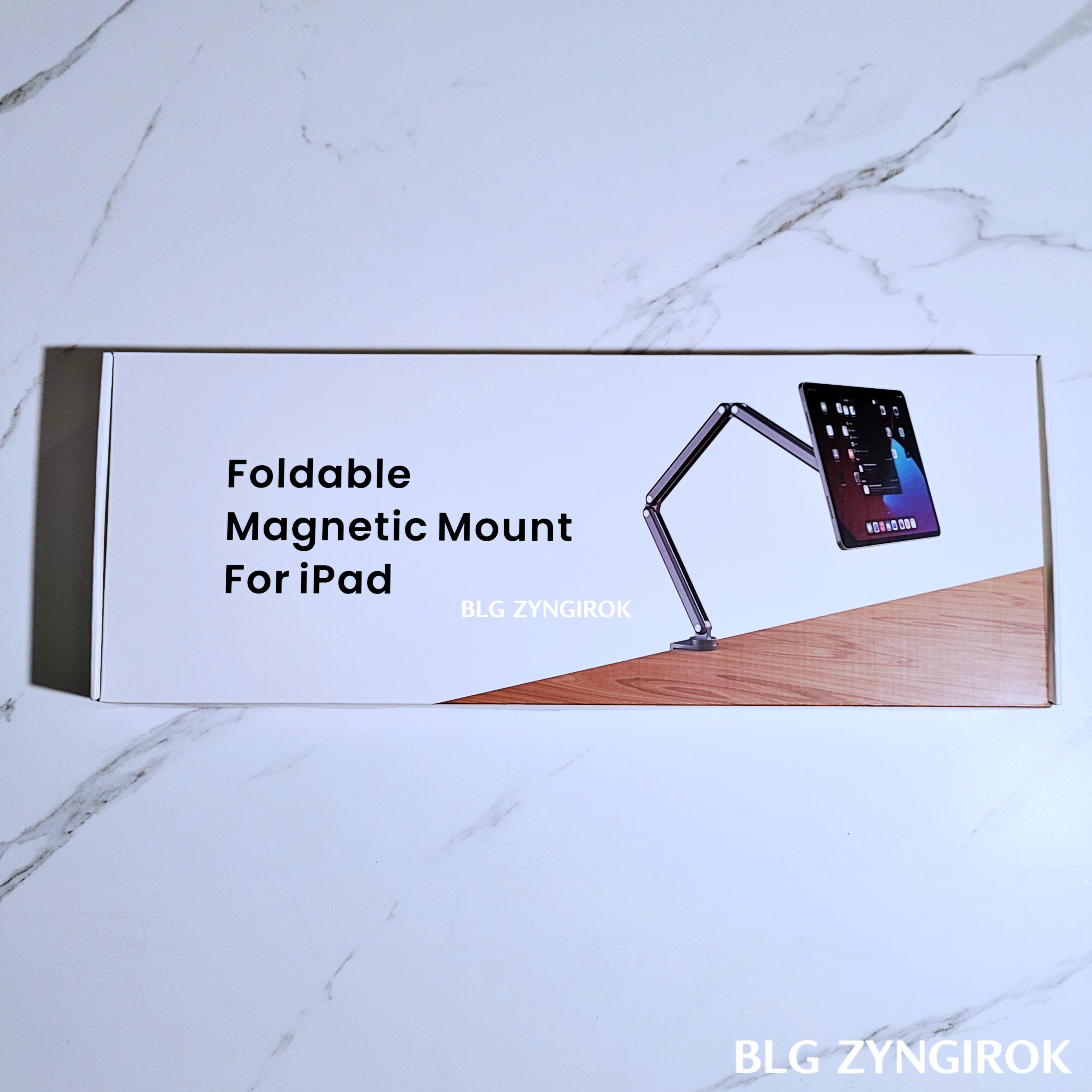 니케 마그네틱 마운트 상자가 테이블 위에 놓여있다.