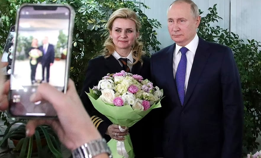 영국, 푸틴에 대응하기 위한 강력한 6개의 계획 세운다 VIDEO: Boris: Putin's 'hideous and barbarous assault' on Ukraine 'will fail'