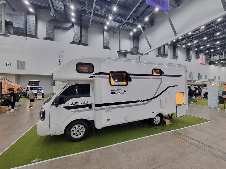 수시아-S-캠핑카