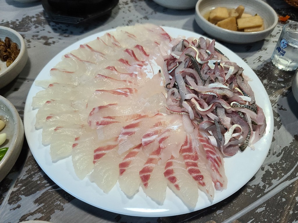감성동과 전어회