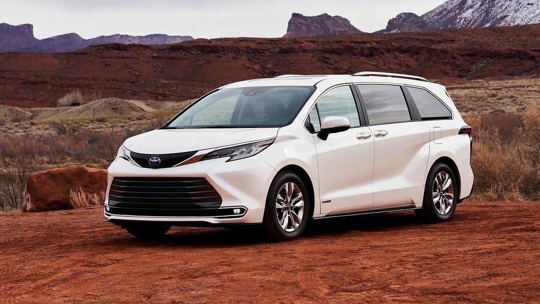 토요타 시에나 하이브리드 차량 전면 사진 출처 다음자동차