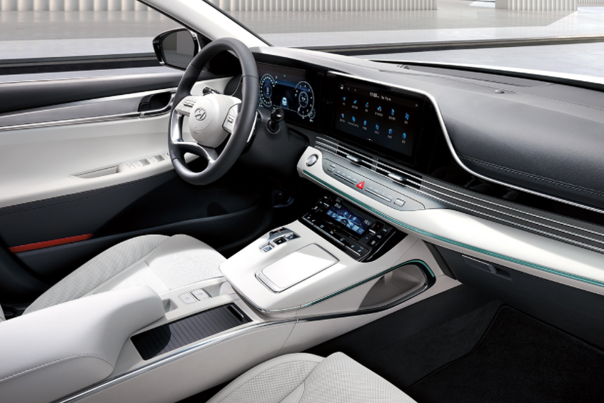 이 사진은 그랜저 르블랑의 디자인 모습입니다