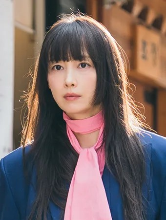 드라마 아너:그녀들의 법정의 주인공 윤라영역의 이나영 홍보포스터 2 입니다.