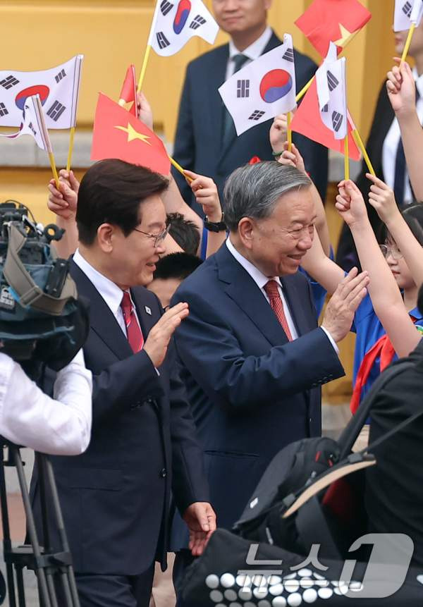 한-베트남 정상 기념촬영: 한-베 정상회담 원전&middot;에너지&middot;공급망 협력 핵심 정리 (2026.4.22)