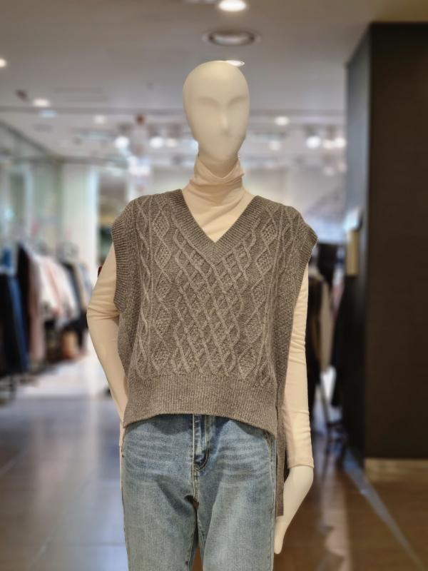 온앤온 오버핏 옆트임 니트베스트 NJK2WV937