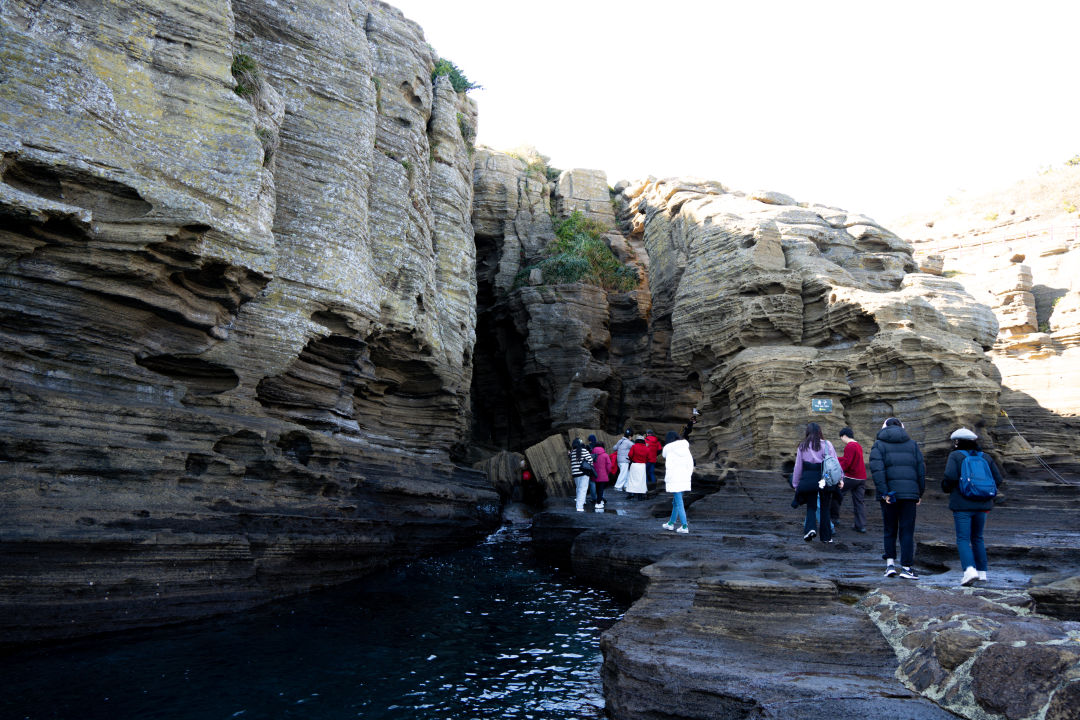 용머리 해안 절벽
