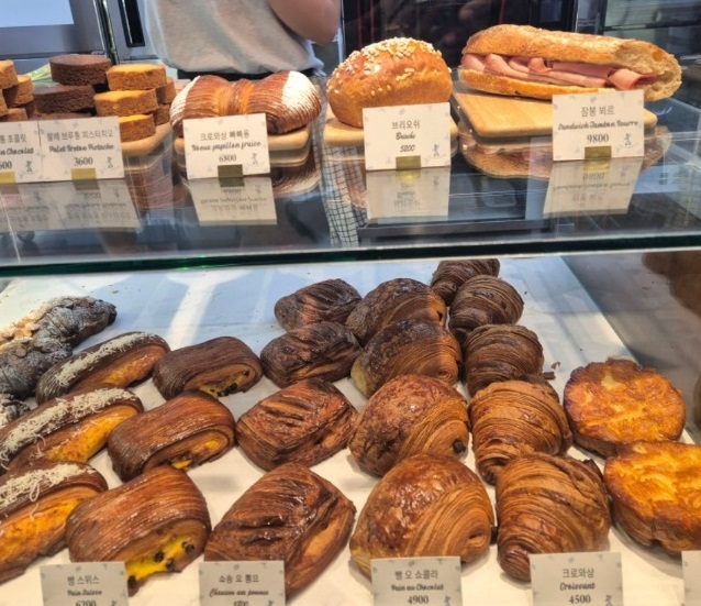 크루아상-퀸아망-달인-쁘띠브루통-프랑스빵집-
